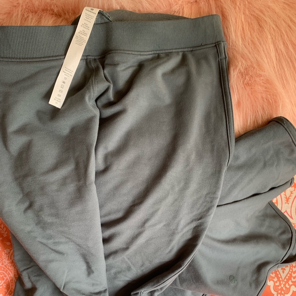 Lululemon Sweatpants Size 6